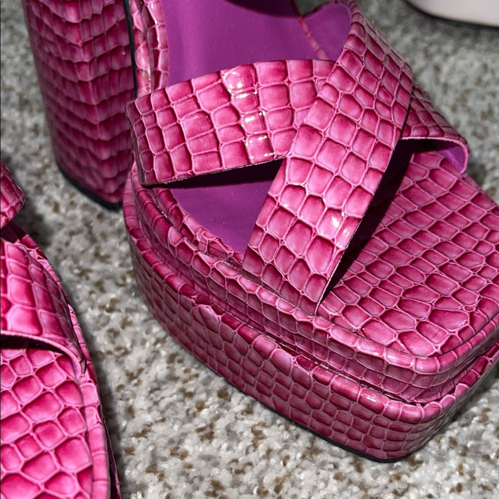 Pink Crocodile Pattern Platform Sandals - Picture 8 of 8